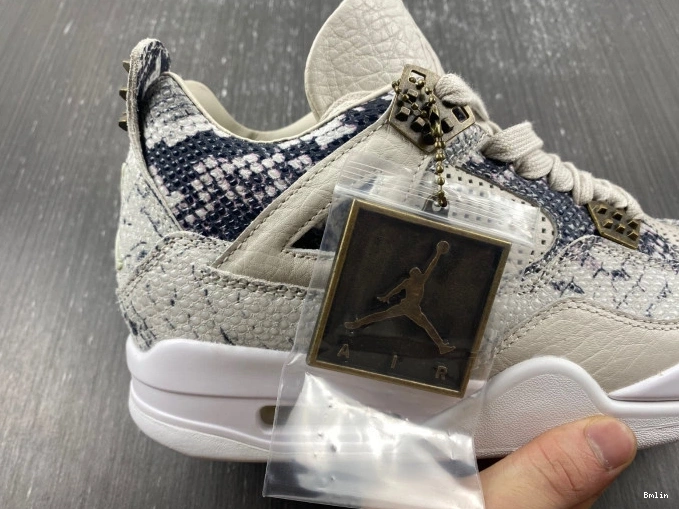 Boostmaster lin Retro 819139-030 Snakeskin Jordan 4 0821